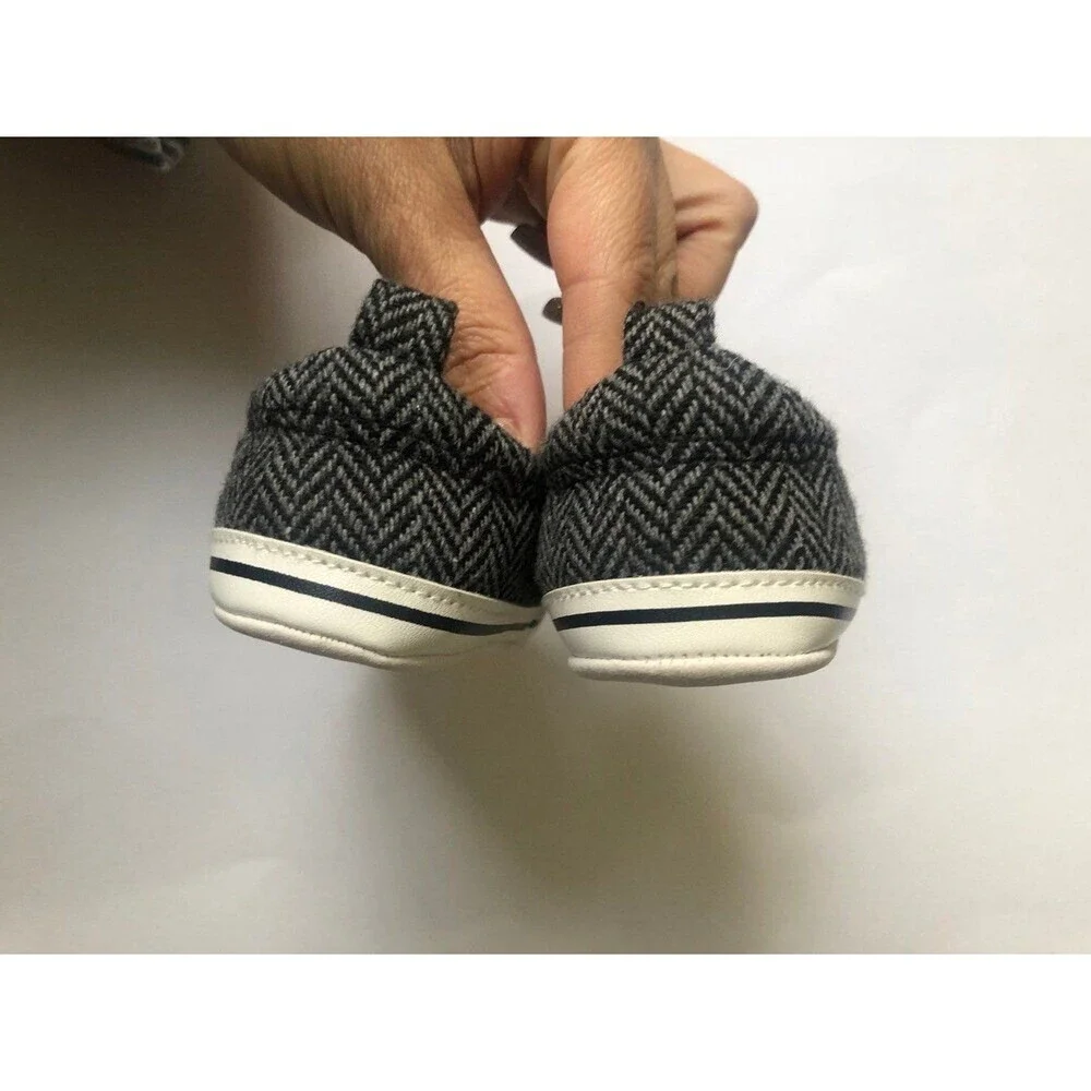 Carter's Infant baby crib Shoes 0-3
